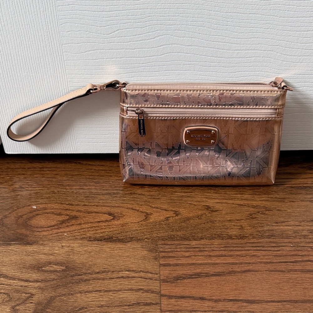 Michael Kors Metallic rose gold Wristlet